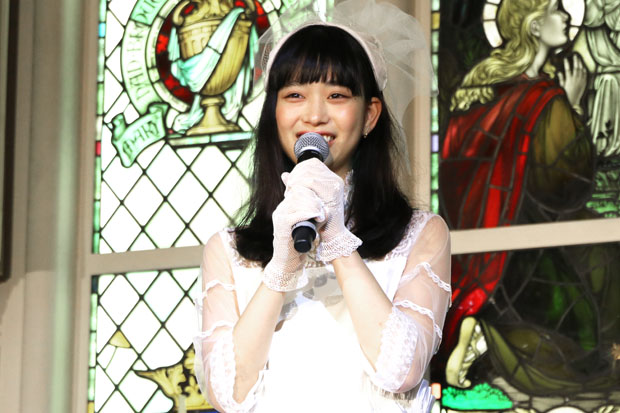 ウェディングドレス姿で登壇した主演の森川葵