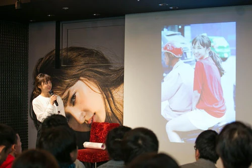 小宮は運転手のヘルメットに描かれたキティちゃんが気になっていたそう