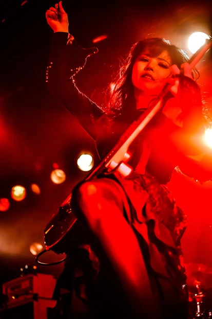 速弾きを得意とするＳＡＫＩさん。聖飢魔Ⅱを観てギターを始めた