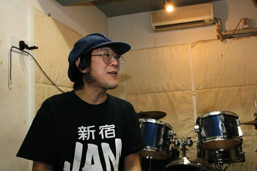 店長就任前から音楽業界に身を置く石塚氏。昨今のライブハウス事情を語る