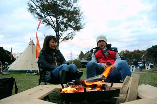 アウトドア風の装いだが、そうした趣味はないそう