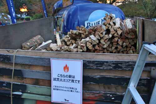 試焚火エリア内で使用するのであれば薪は無料