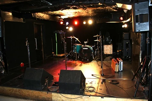 数々のバンドが立ったステージ