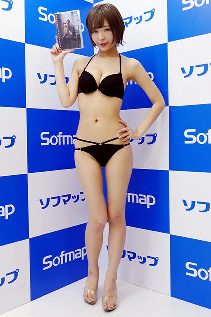写真は11月11日に行なわれた『失楽園2』(グラヴィス)発売イベント@ソフマップAKIBA④アミューズメント館にて。