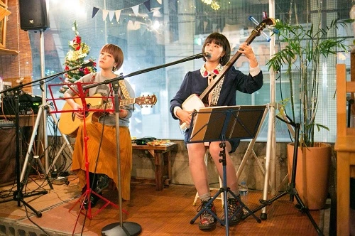 シンガーソングライター・メイビーモエとのイベントでは共演も。和文化・伝統文化とは違ったステージで活動する