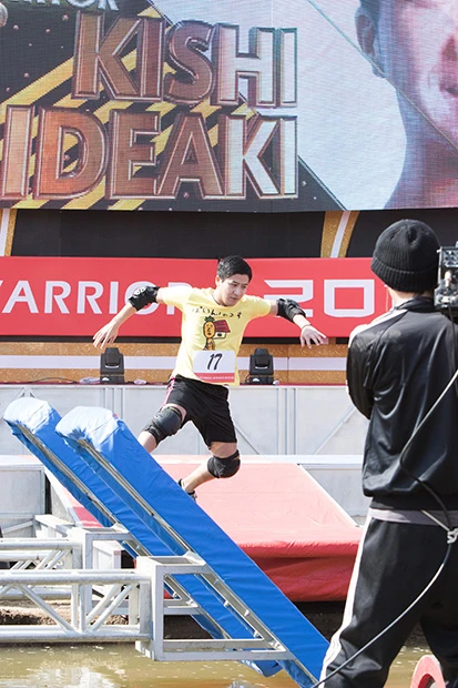  社交ダンス世界７位のロペスこと岸英明はゼッケン１７番で登場