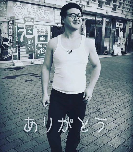 手塚治虫ランニングシャツ、またはとっくりセーター、ベレー帽、メガネをかけてください。この３点を装着するだけで、だいたいトキワ荘のマンガ家になります！