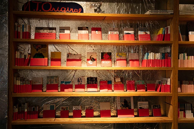 歌舞伎町ブックセンターではカフェも併設しイベントも開催される