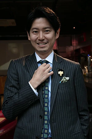 元カリスマホストで現在は様々な事業を展開、昨秋には歌舞伎町のど真ん中にLOVEをテーマにした書店をオープンし反響を呼んだ、手塚マキさん