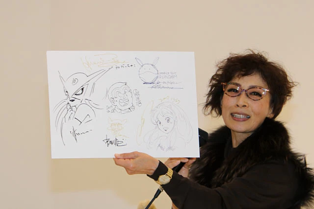 平野が持参した「誓いの色紙」。『タイムボカン』のグロッキーは布川によるもの。その場にいた7人(食事会会場のシェフ含む)にそれぞれ配られた