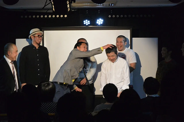 スペシャルゲストのトム・ブラウン布川氏から「ダメ―」のツッコミを受ける森田先生