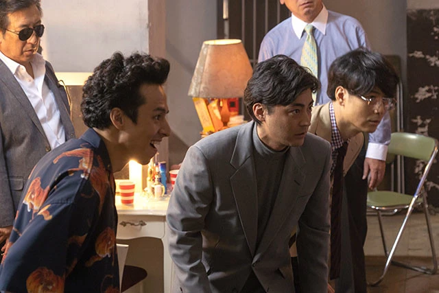 村西とおる（中央、山田孝之）の破天荒な作品づくりを支えるトシ（左、満島真之介）と川田（右、玉山鉄二）。このトリオの友情、絆も本作の見どころのひとつだ