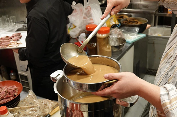 さきほどのスープが供される。そうか......これは......