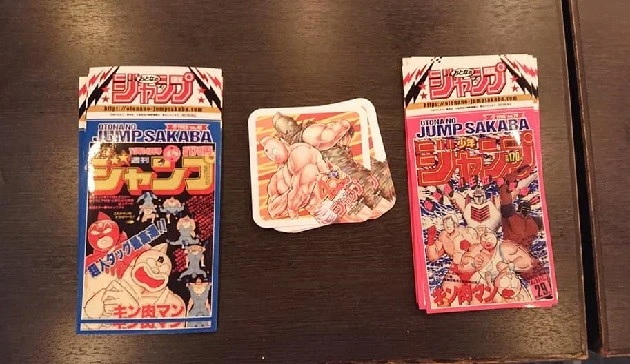 特製ステッカーとコースターがもらえる!