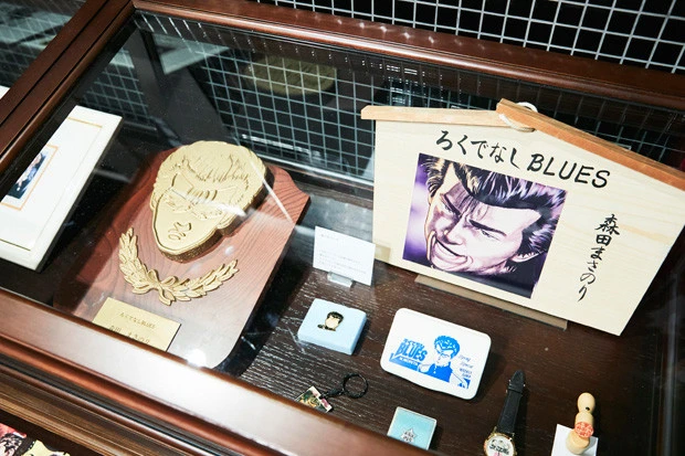 店内では『ろくでなしＢＬＵＥＳ』の森田まさのり先生フェアを予定しており、各種お宝グッズも多数展示中