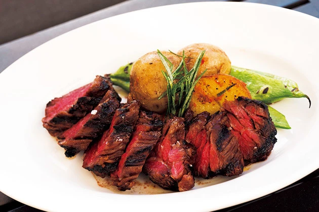 スパイスでマリネした牛ハラミのグリル(2000円)