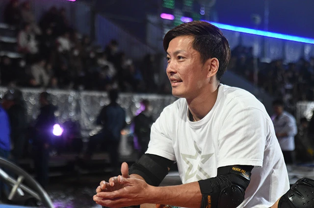 「SASUKEのリアル陸王」こと川口朋広。現在はスポーツクライミングシューズメーカーの取締役を務めるSASUKE界のスターのひとり。第37回大会はゼッケン99番で出場