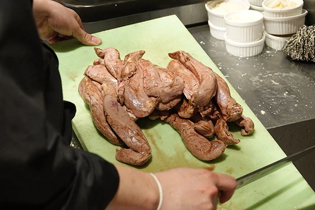 「ドサドサ」以外の擬音が思いつかない光景が広がっています