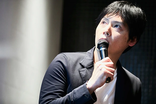 真剣な面持ちでイベントに臨む津島氏