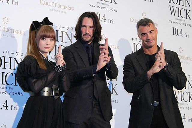 キアヌ・リーブスが『ジョン・ウィック』最新作で来日。きゃりーぱみゅぱみゅに「忍者ドレスが最高だよ」