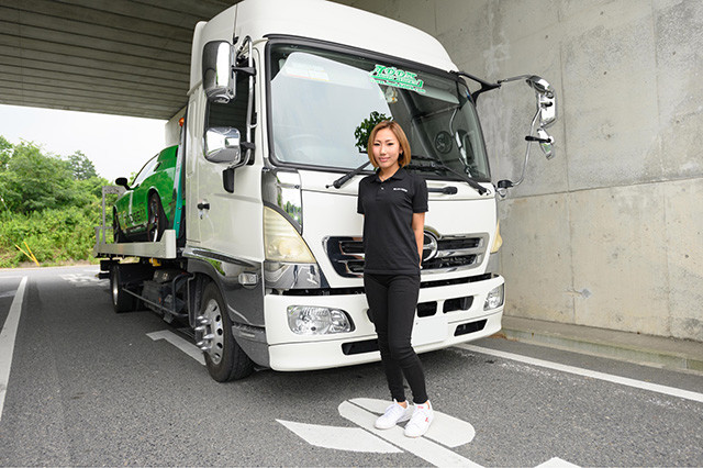 ２４時間クルマのトラブルに対応し 積載車でレッカーするトラガール 立石舞乃 ポルシェの箱車のトレーラーに乗るのが夢 週プレ グラジャパ Gravure Japan