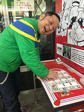 キン肉マンスタンプラリーに自ら参加するゆでたまご・嶋田先生