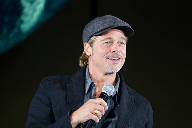 宇宙飛行士役を経験したブラッドは、「ここは最高の記者会見の場所だね」と会場である日本化学未来館を絶賛