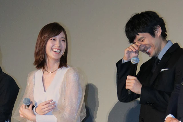 開口一番でミスした西島と笑う本田