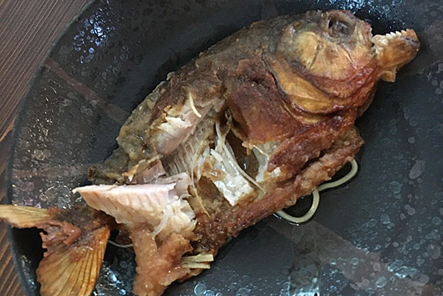 フライは大きな骨ばかりで、あまり食べられる身は少ない