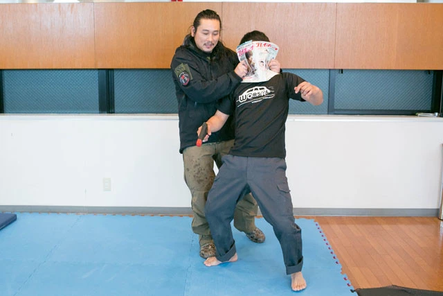 SNSやYouTubeでは防衛術を紹介。『週プレ』でも身を守れる