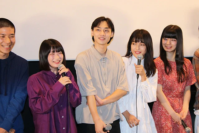 楽しそうに撮影を振り返る出演者たち