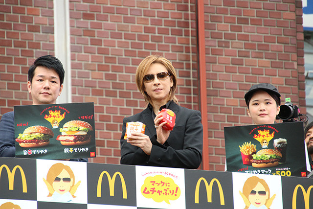 ＹＯＳＨＩＫＩが『てりやきマックバーガー３０周年記念イベント』で