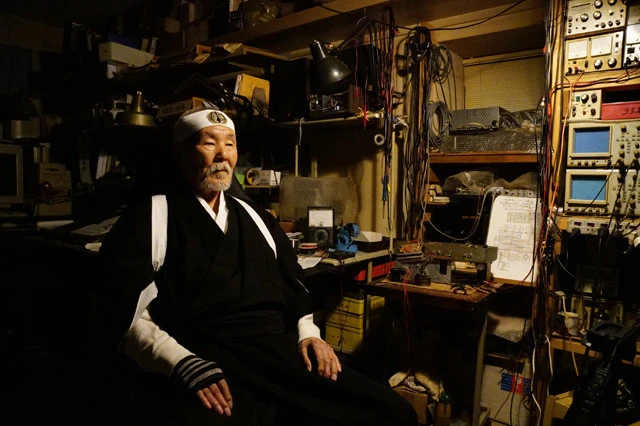 アトリエにはPCや映写機、レコーダーなど歴代の愛機が並ぶ。ヤフオク!で購入したものも多いとか