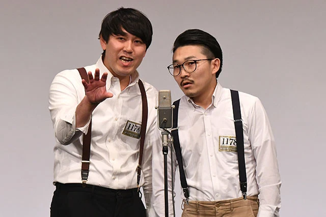オズワルドの畠中悠(左)と伊藤俊介。結成5年、サスペンダーがトレードマーク。畠中の奇妙なボケに対し、伊藤の困惑気味で独特なツッコミはインパクト大