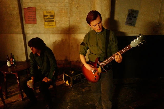 レコード屋掲示板のバンド「メン募」で、ビリー・ダフィー(現カルト)に出会い、初めてライブで歌うモリッシー