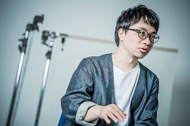 「『この映画にはこんなメッセージがあるんだよ』と投げかけるつもりはありません。どういう人が何を感じるのか、この映画を通して見てみたいという興味があるんです」(新海監督)