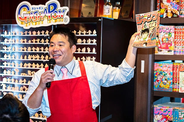 出版社の垣根を越えてレジェンド作家がしのぎを削った伝説の「愛読者賞」にてゆでたまご先生が描かれた『デスゲーム』が掲載されたジャンプを紹介するレジェンド松下氏