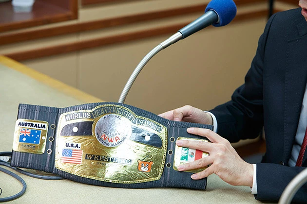 このベルトをめぐって挑戦者とのトークを繰り広げる。ちなみに、あのSAKUベルトをつくった人が製作したものらしいです!