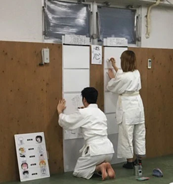 海や道場、各地方のイベントなど、さまざまな場所で4コマバトルを開催。これまで100人以上と出会い、戦った。今年も4BTを行なう予定