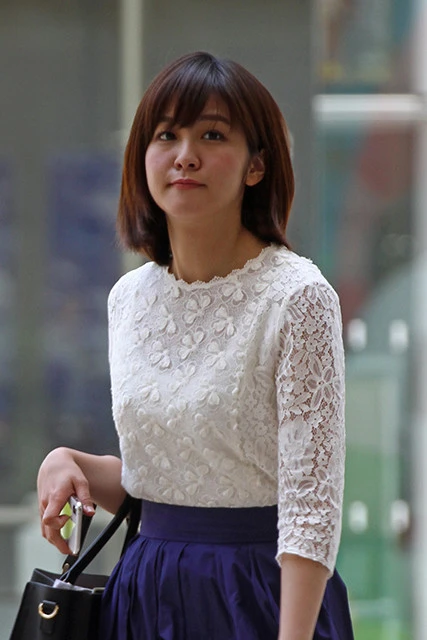 1994年4月8日生まれ、神奈川県出身。聖心女子大学文学部哲学科卒業後、2017年にテレビ朝日に入社。大学在学中に「ミス鎌倉」に選出。現在の主な担当番組は『大下容子ワイド!スクランブル』『あいつ今何してる?』など