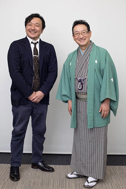 今村翔吾氏(左)と春風亭昇太師匠(右)