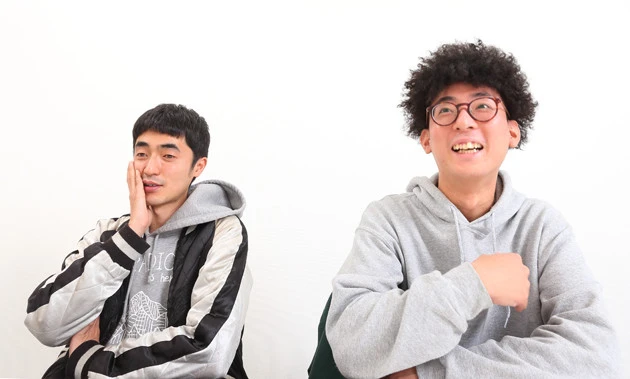 「NSC時代に先輩に『おまえ、特徴ないから何か変えろ!』って言われて、パーマをあてたんです」と語るきむら