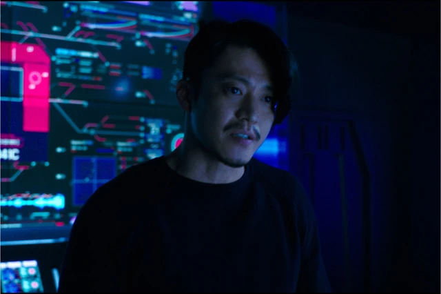 今作で小栗 旬が演じるのは、前作まで出演していた渡辺謙演じる芹沢猪四郎博士の息子・芹沢 蓮。大企業・エイペックス社の進める計画の鍵を握る人物