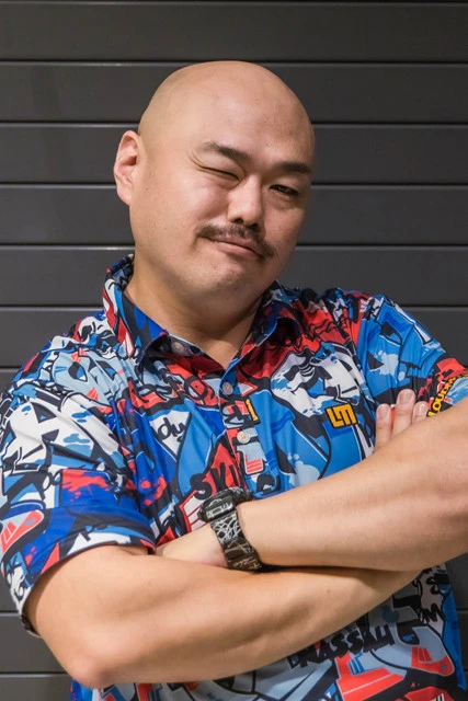 「豆柴の大群」に提供する歌詞が大好評のクロちゃん。あのヒャダインや川谷絵音も絶賛!