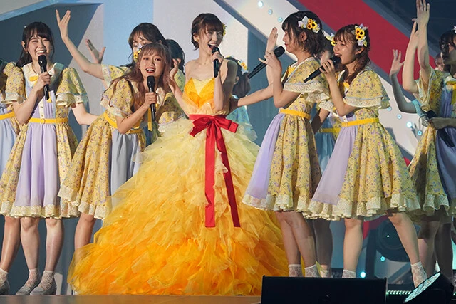 ステージのラスト、見送るメンバーたちは涙