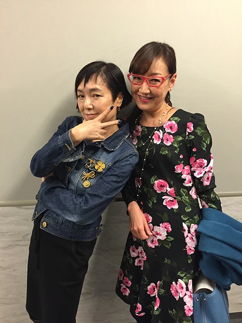 桃井かおり氏(左)とゆみこ氏(右)
