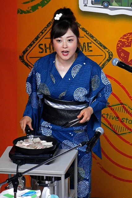 １９８７年４月１０日生まれ、千葉県出身。慶應義塾大学文学部卒業後、２０１０年に日本テレビに入社。「好きな女性アナウンサーランキング」では５連覇を達成して殿堂入り。現在の主な担当番組は『ＺＩＰ！』『有吉ゼミ』など