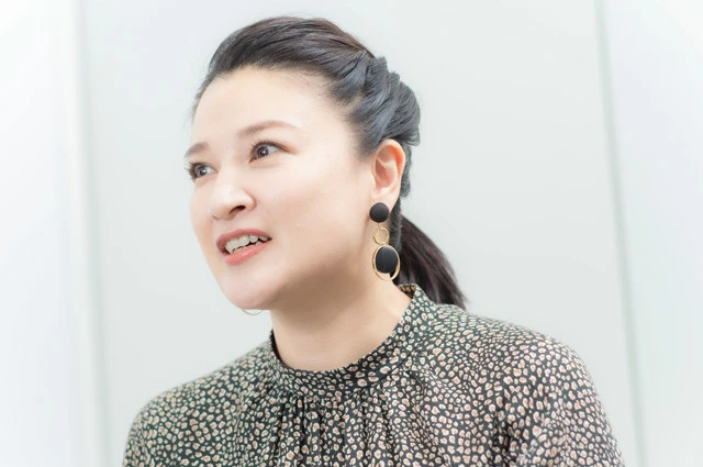 生放送中のさまざまなトラブルを話すときでも、豪快に笑いながら振り返っていた島崎さん。そんな肝が据わった彼女だから、５時間半の生放送を仕切れるのだろう