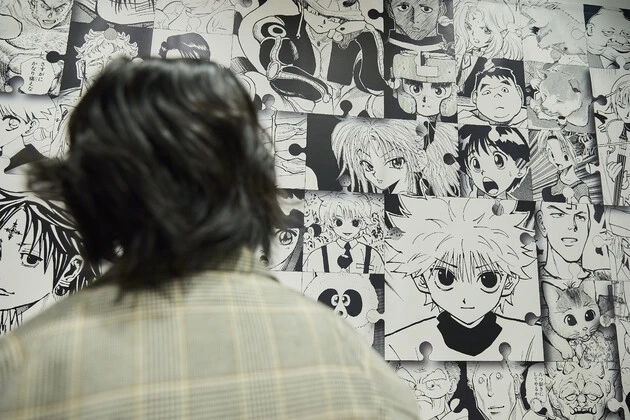 「三鬼衆の魅由鬼! 如月高校キャプテンの岩田!」と、たくさんのキャラクターに囲まれ笑顔が止まらない野澤さん