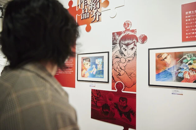 「うわ、懐かしい! 最初は探偵ものでしたよね〜! 当時は一話完結ものが主流でしたけど、徐々にバトルものにシフトしていくのは、すでに人気だった『キン肉マン』などの影響もあるんじゃないかな。連載開始は冨樫先生が24歳の時ですから、そう考えると信じられないですよね」